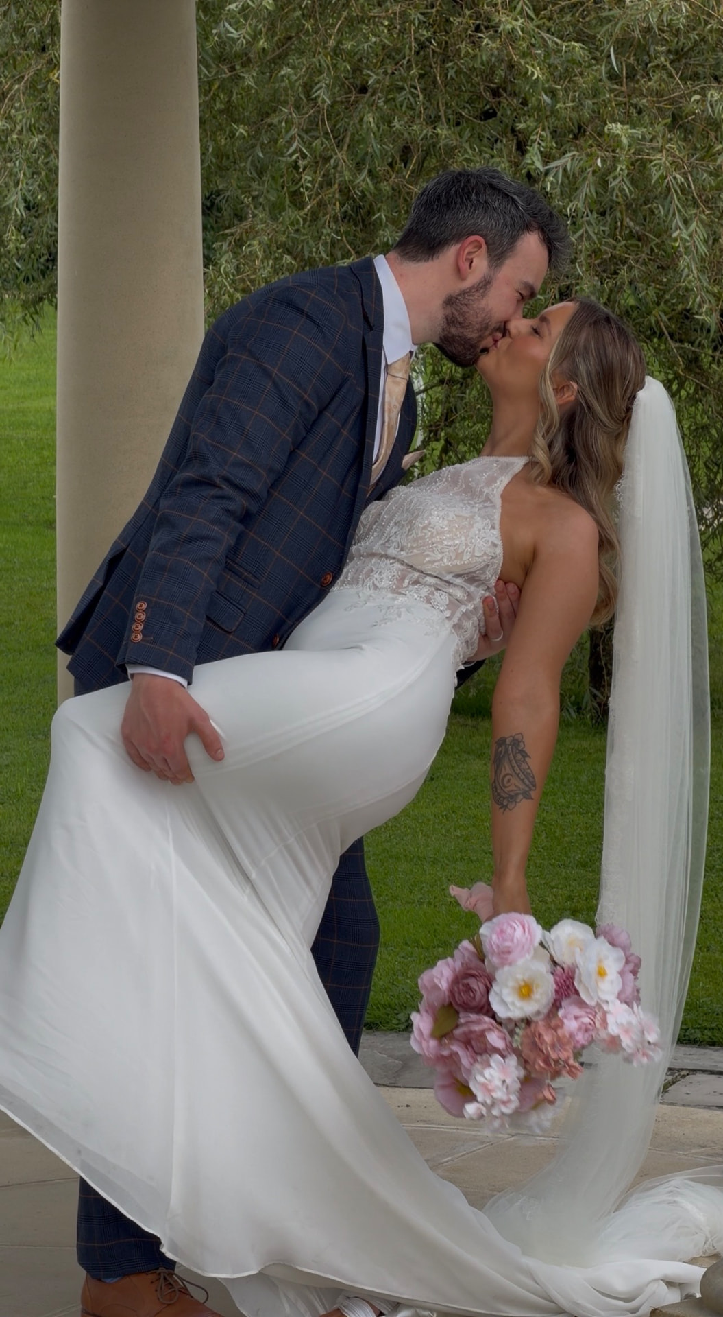 Niamh and Shane sharing a kiss as he dips her outside The Devon Inn